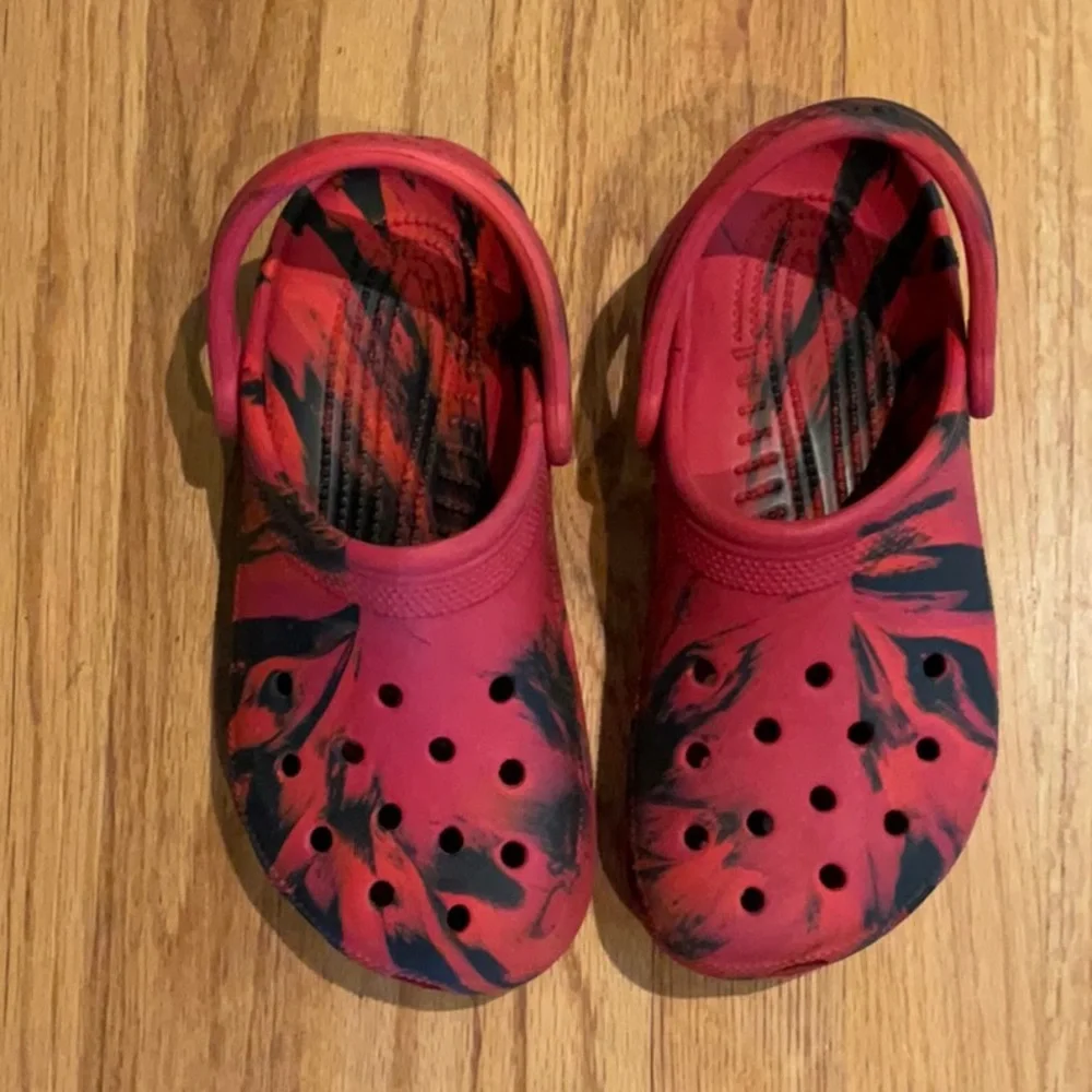 CROCS - Big Kids Red and Black J 6 Size - heel to toe 9.5”